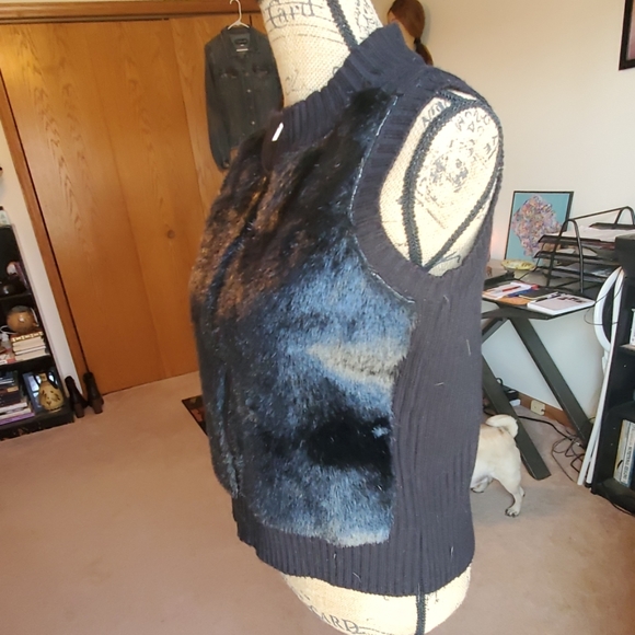 52 weekends size Medium black faux fur zip up vest - Picture 5 of 8